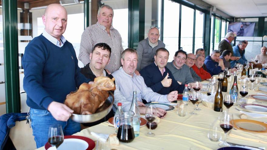 Intercambio culinario entre bateeiros barbanzanos y sus amigos de Prado