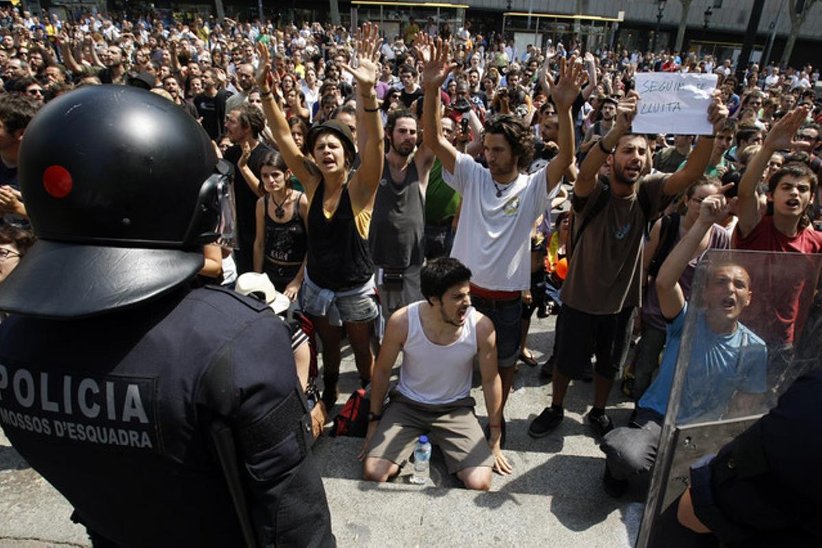 El desallotjament de la plaça de Catalunya, vist per Ricard Cugat.