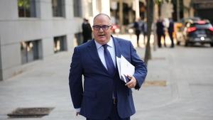 El abogado del ex comisario Villarejo, Antonio José García Cabrera, a su llegada a la Audiencia Nacional.