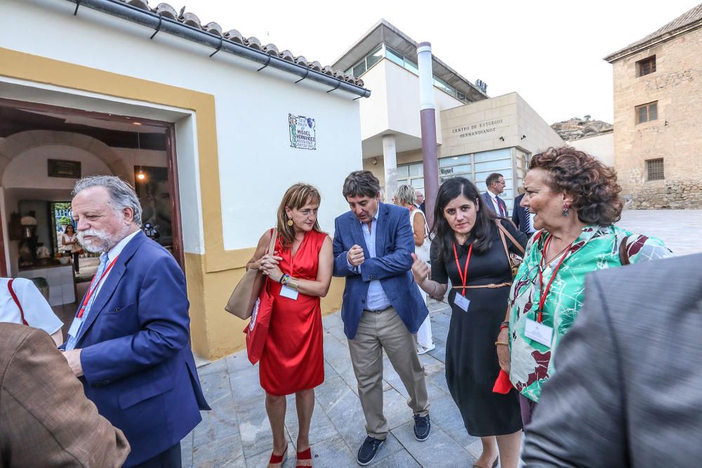 Los directivos de la reunión anual del Instituto Cervantes que acoge el Colegio Santo Domingo visitaron la casa museo Miguel Hernández, el museo de arte sacro y la Catedral