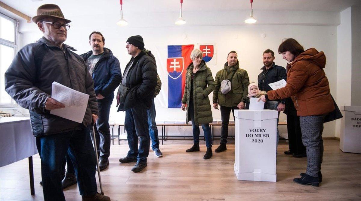 zentauroepp52552085 people wait to cast their vote during the country s parliame200229204915