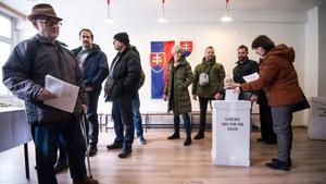 zentauroepp52552085 people wait to cast their vote during the country s parliame200229204915