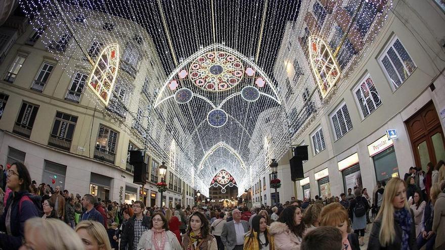 El alcalde dice que con la nueva iluminación de Navidad del Centro de Córdoba &quot;sale ganando toda la ciudad&quot;