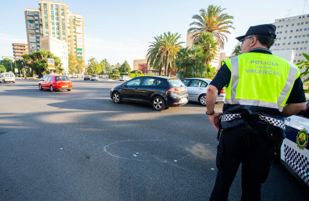 Una mujer de 52 años ha perdido hoy la vida al ser atropellada por un coche en la avenida Pío XII de València.