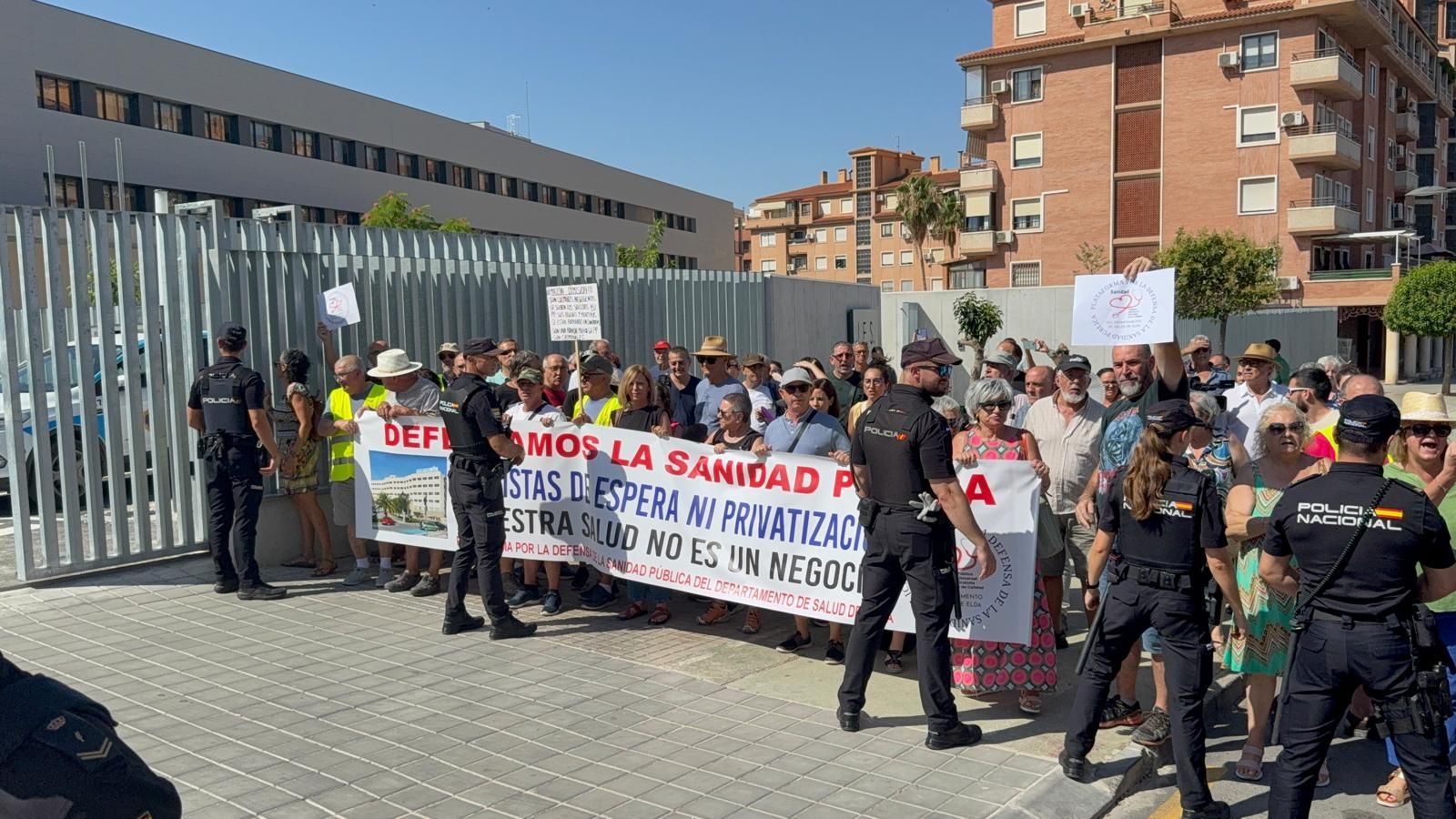 Así ha sido la visita de Mazón al IES Azorín de Petrer