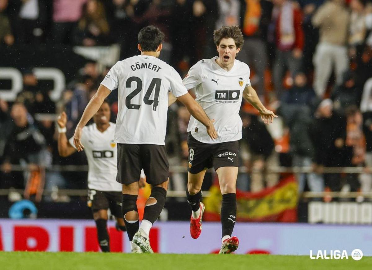 Javi Guerra después del primer gol del empate