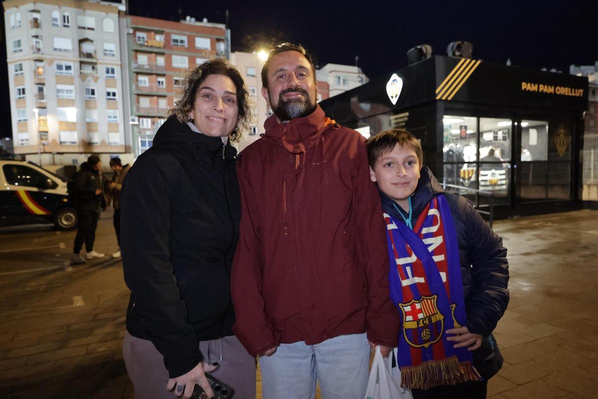 Galería | La lluvia respeta en el SkyFi Castalia y gran ambiente para ver el Barcelona-Athletic de la Supercopa