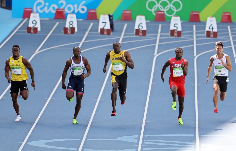 Usain Bolt en cabeza durante la prueba masculina 100m en el Estadio Olímpico.