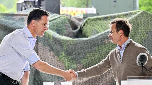 Mark Rutte i Ulf Kristersson, en roda de premsa aquest dijousEl secretari general de l’OTAN, Mark Rutte, i el primer ministre de Suècia, Ulf Kristersson, durant la roda de premsa que han ofert aquest dijous.. | JOHAN NILSSON / AFP