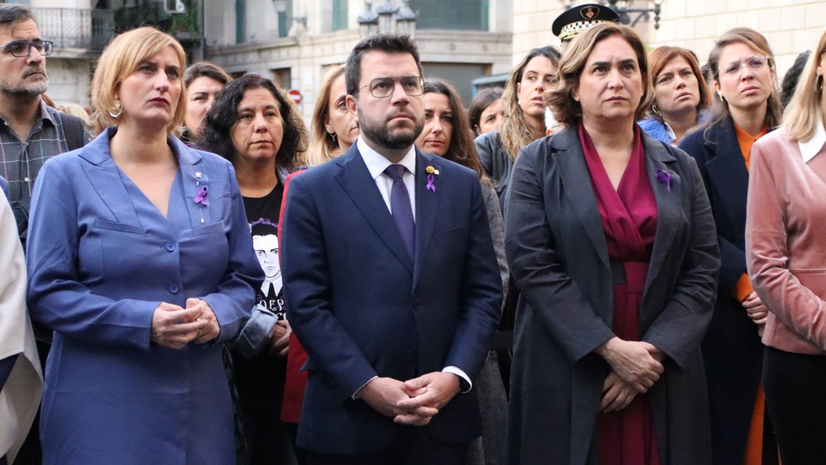 Alba Vergés, Pere Aragonès y Ada Colau, en el acto institucional del 25-N