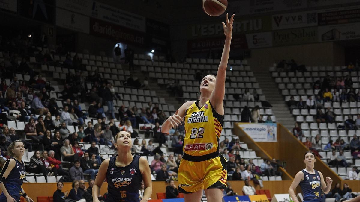 Una de les cistelles de l'Spar Girona avui a Fontajau.