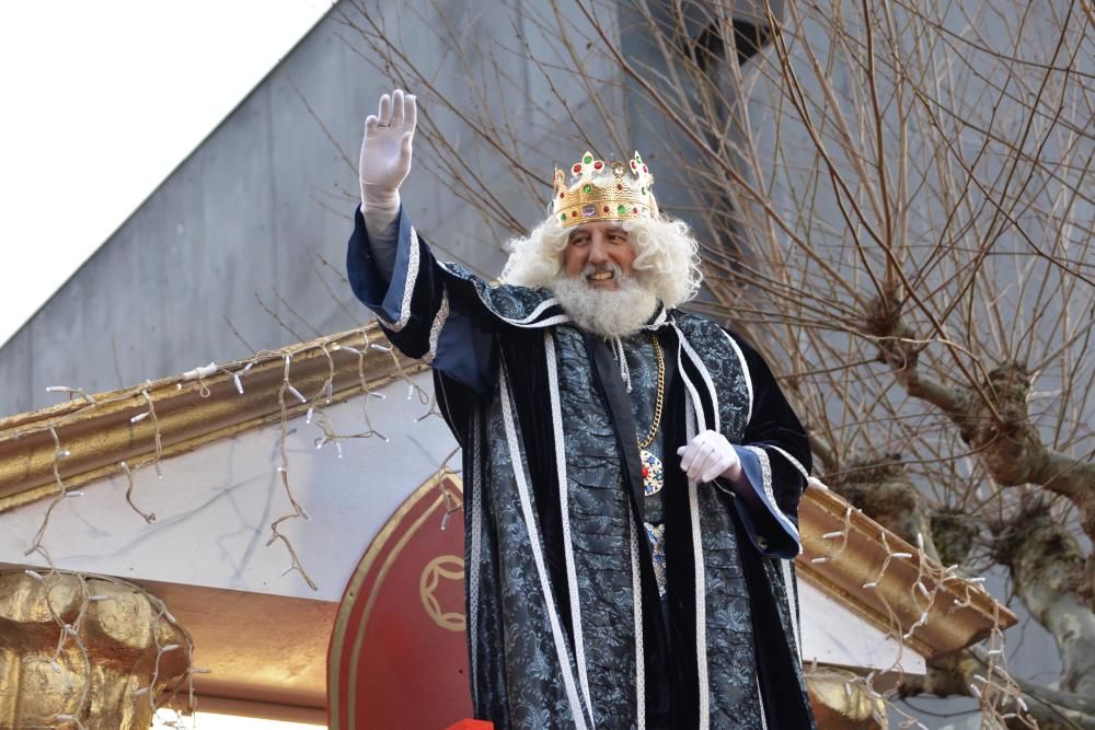 Los Reyes Magos recorren la ciudad desde O Castrillón hasta la plaza de María Pita.