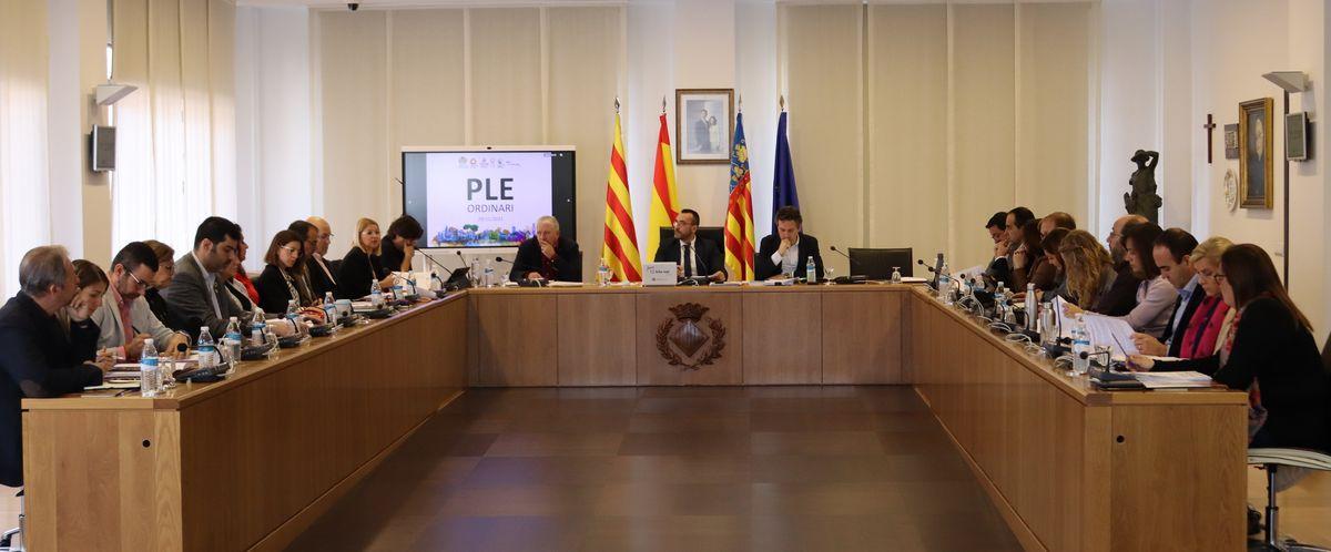 El pleno de Vila-real ha dado el visto bueno a conceder las nuevas medallas de oro de la ciudad y otorgar el título de Hijo Predilecto a Diego Dualde.