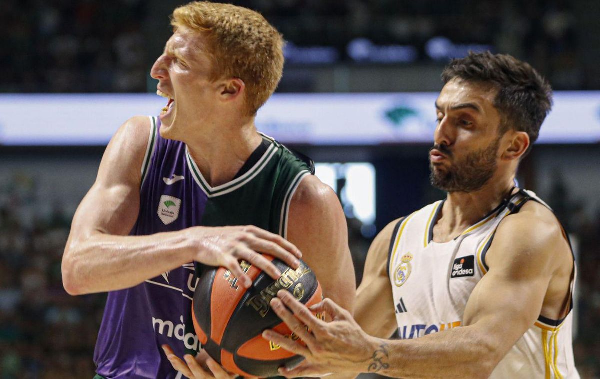 Alberto Díaz, del Unicaja, y Facu Campazzo, del Real Madrid, ayer en el Torneo Costa del Sol.  | EFE/ALBERTO ZAPATA