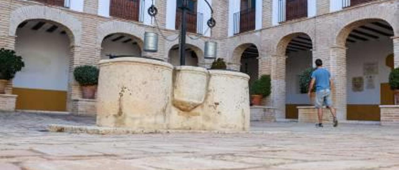 El patio interior del santuario de Nuestra Señora de las Virtudes de Villena.