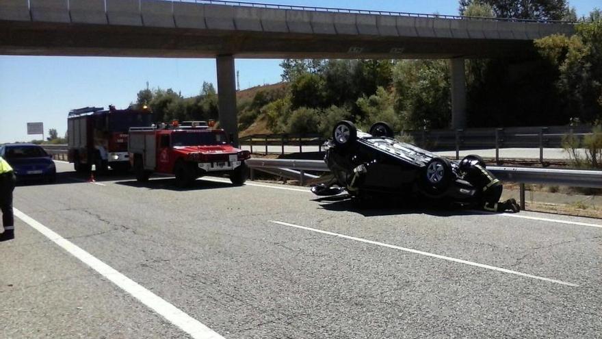 Heridas tres personas en un accidente de tráfico en la autovía A-52 en Manganeses de la Polvorosa