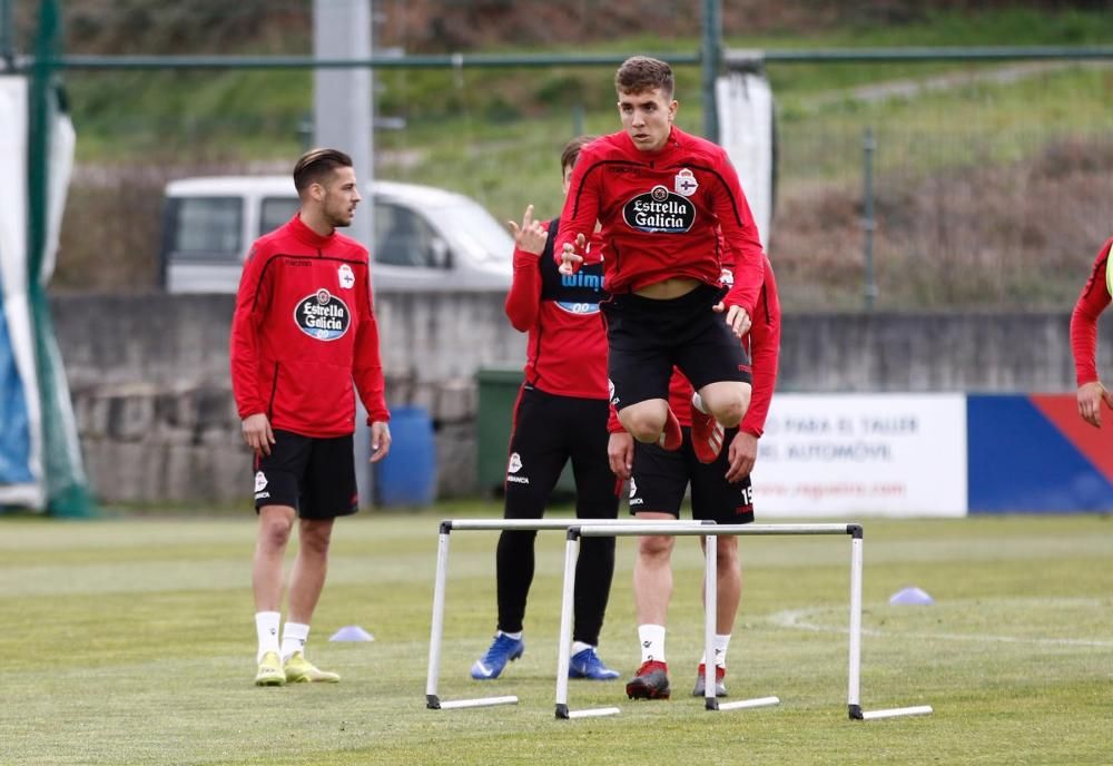 También los fabrilistas Montiel, Pedro López y Abeledo se entrenan con el primer equipo. La sesión en Abegondo contó con la presencia de los Riazor Blues.