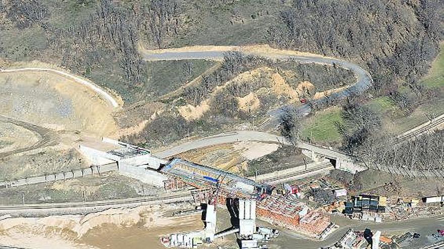 Las obras del viaducto de Alba, en el tramo de la variante que va de Pajares a La Robla.