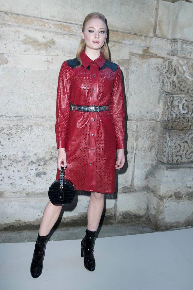 La actriz Sophie Turner en el desfile de Louis Vuitton en Paris Fashion Week