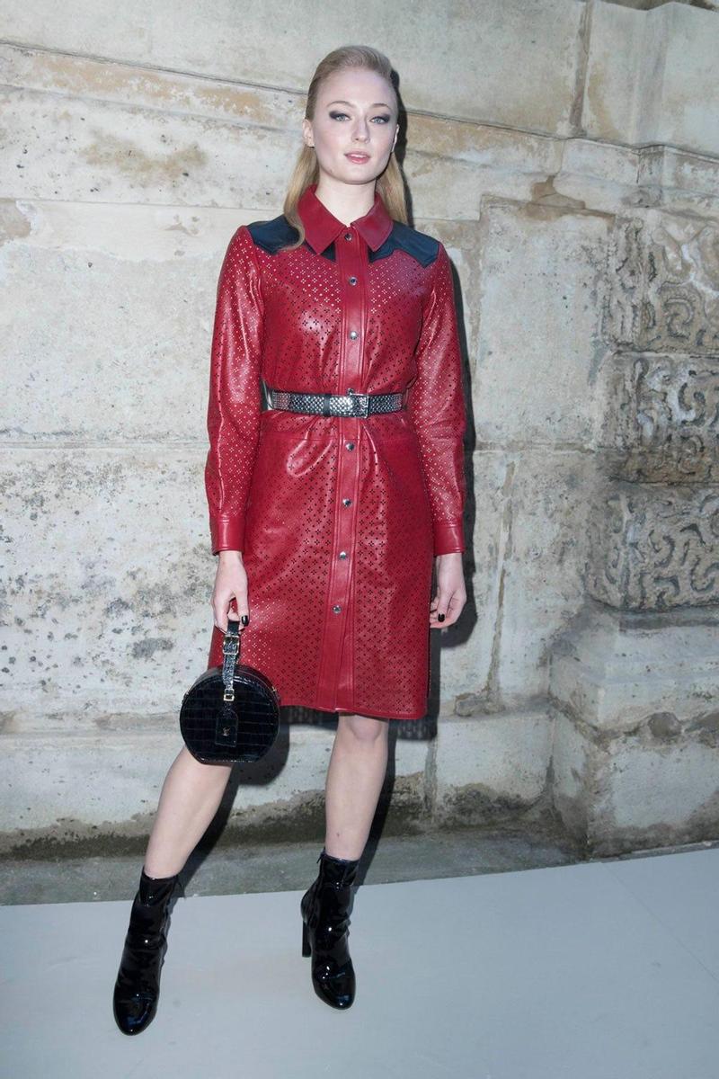 La actriz Sophie Turner en el desfile de Louis Vuitton en Paris Fashion Week