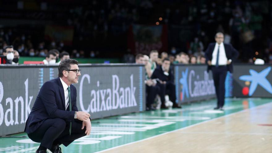 Fotis Katsikaris, ayer, durante el derbi andaluz en el Polideportivo San Pablo de Sevilla