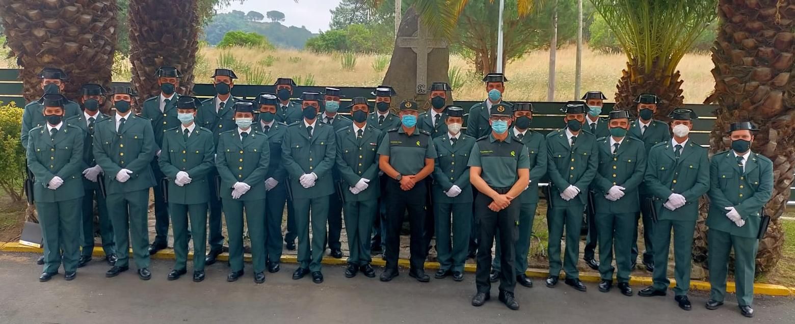 Los 25 guardias civiles en prácticas en Ourense. // GC