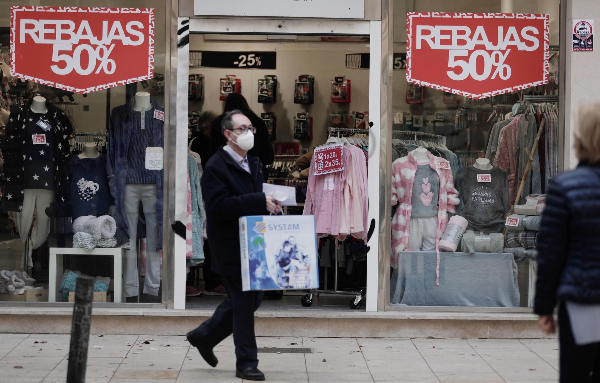 Primer día de rebajas: «Esperamos salvar la temporada de Navidad, que ha sido nefasta»