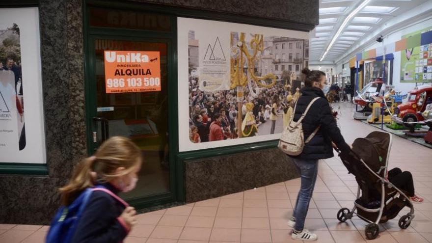 Un local en alquiler en las Galerías de la Oliva.   // RAFA VÁZQUEZ