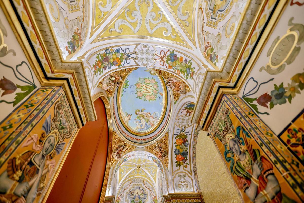 Nuevo camarín de la Esperanza de Triana en la capilla de Los Marineros.