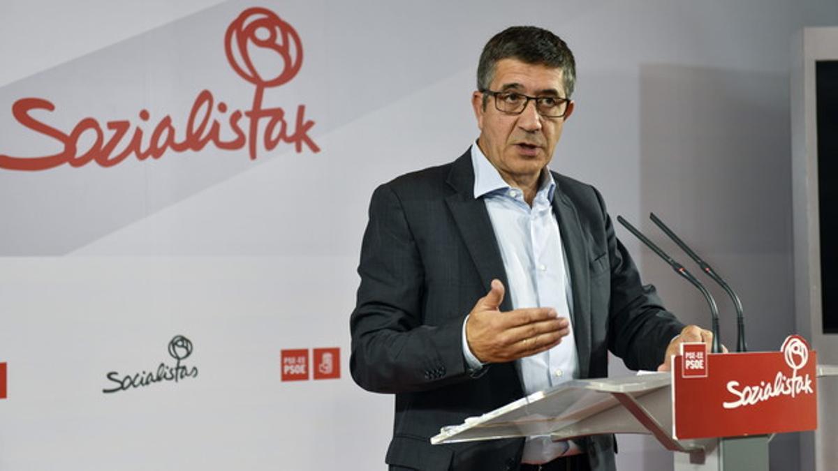 El secretario de Acción Política y Ciudadanía del PSOE, Patxi López, durante una rueda de prensa en Bilbao.