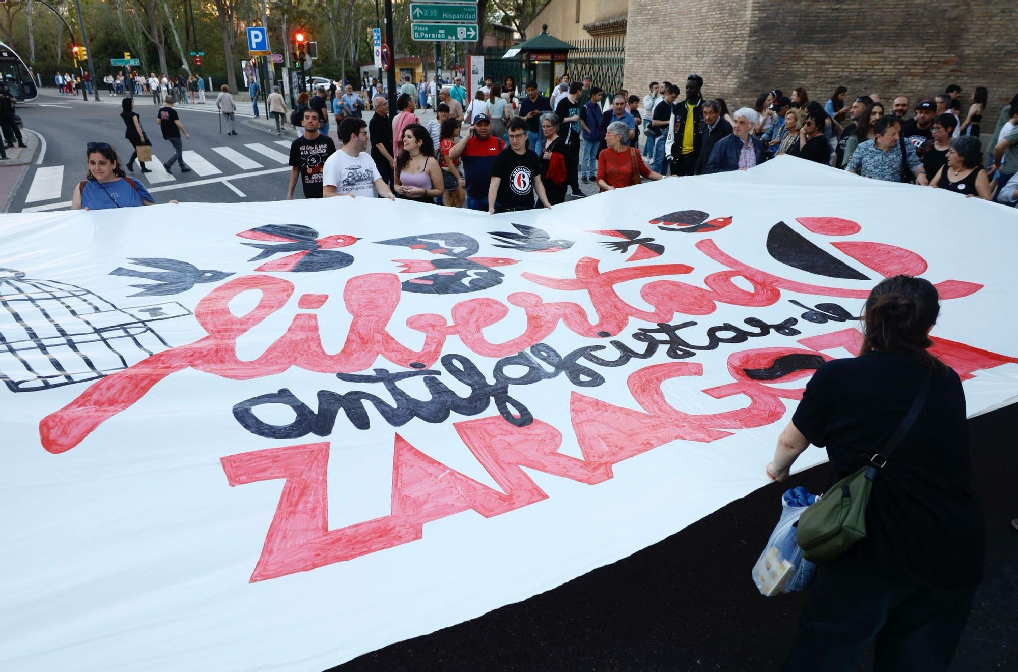 En imágenes | Nueva marcha multitudinaria en apoyo a 'Los 6 de Zaragoza'