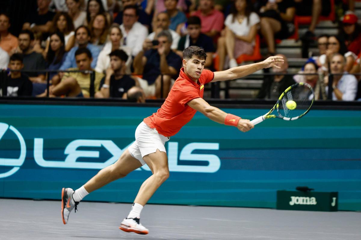 Carlos Alcaraz, con España en la Copa Davis en València