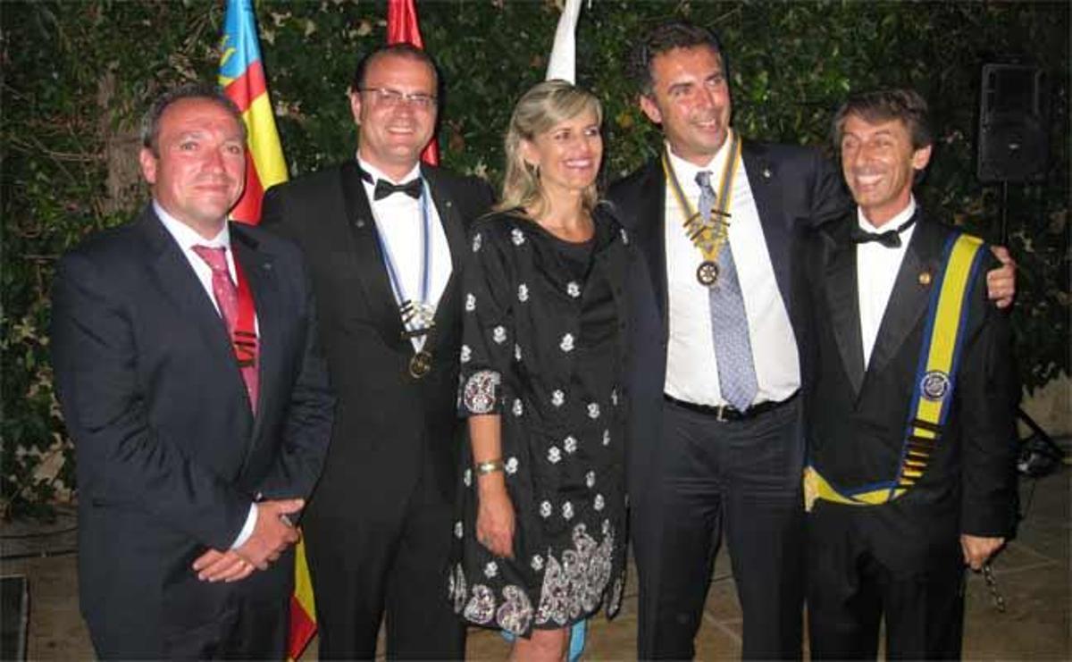 En la fotografía de izq. a derecha: Juan Martínez Papí, Jerónimo Lucas Prado, Asunción Sánchez Zaplana, Santiago Martínez Cava y Alberto García Pérez