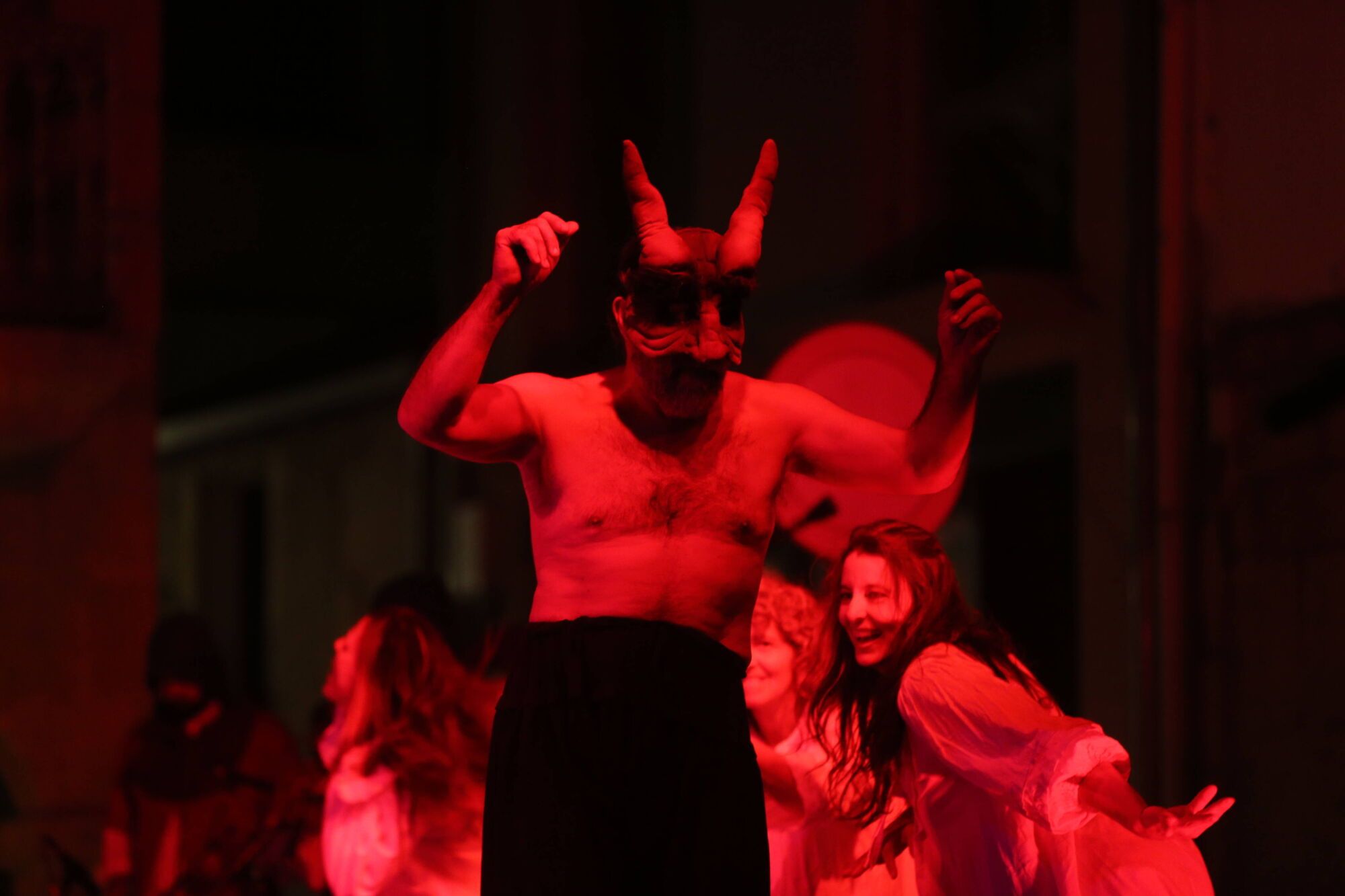 REPRESENTACION TEATRAL DE LA INVASION TURCA DEFENSA DA VILA POR LAS CALLES DE CANGAS