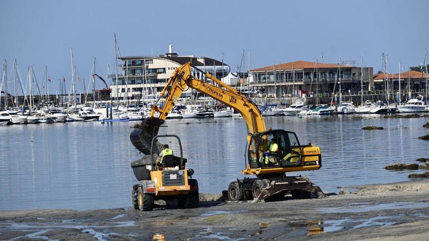 Costas pide que se evalúe si es posible reducir el tamaño del espigón del puerto de Sanxenxo