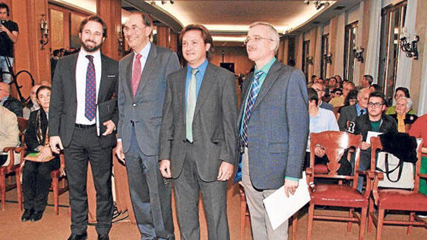 Esta foto de Jorge Campos posando entre Vidal-Quadras y Ortega Lara provocó alguna sonrisa en el viejo PP y ardor de estómago en el Consolat, que ve así recompensados sus dos años de sumisión al Círculo Balear. Otra fundación, la Jaume III, sabrá aprovechar ahora el divorcio.