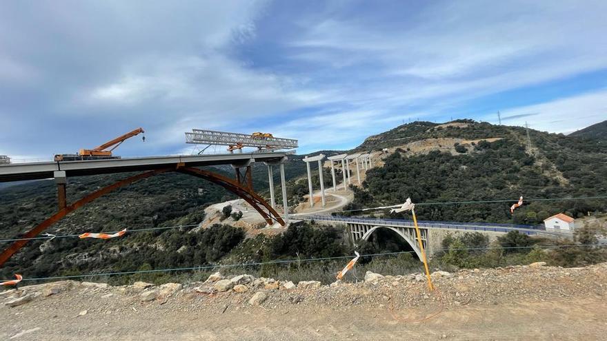 Obras del viaducto de la N-232 durante su ejecución, en una imagen de archivo.