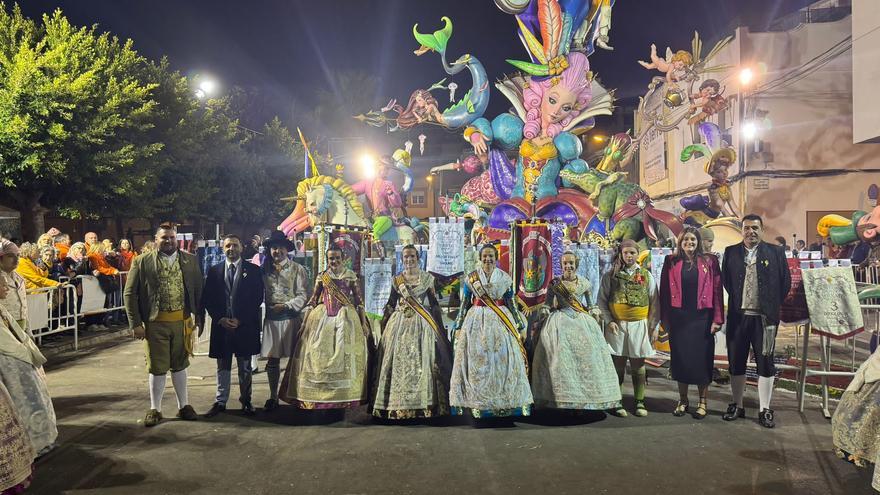 Visita de las comisiones a las fallas del Port de Sagunt