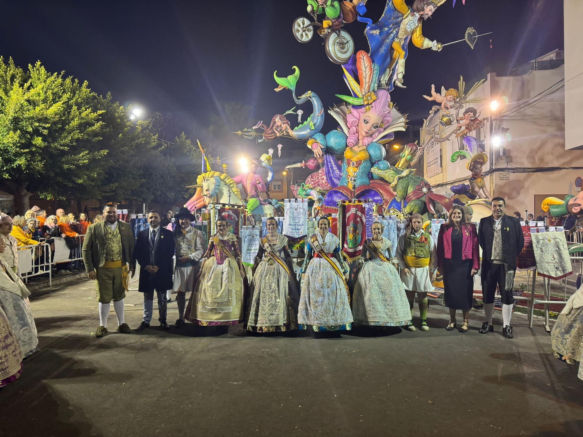 Visita de las comisiones a las fallas del Port de Sagunt