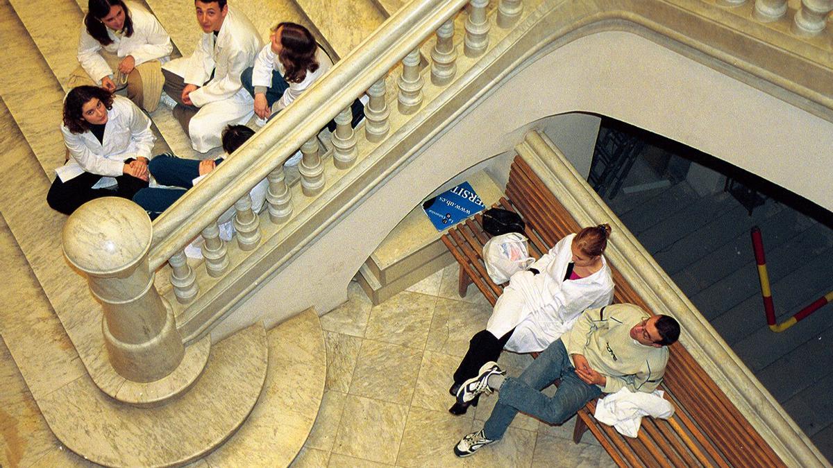 Imagen de archivo de estudiantes universtiarios de Medicina.