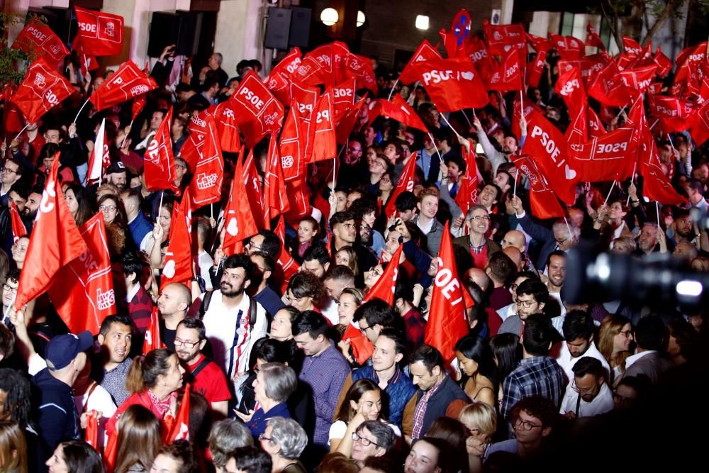 Las imágenes de la alegría del PSOE.