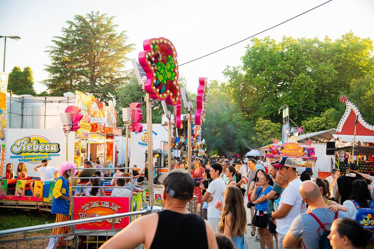 Coia celebra sus fiestas con música, atracciones y mucho calor
