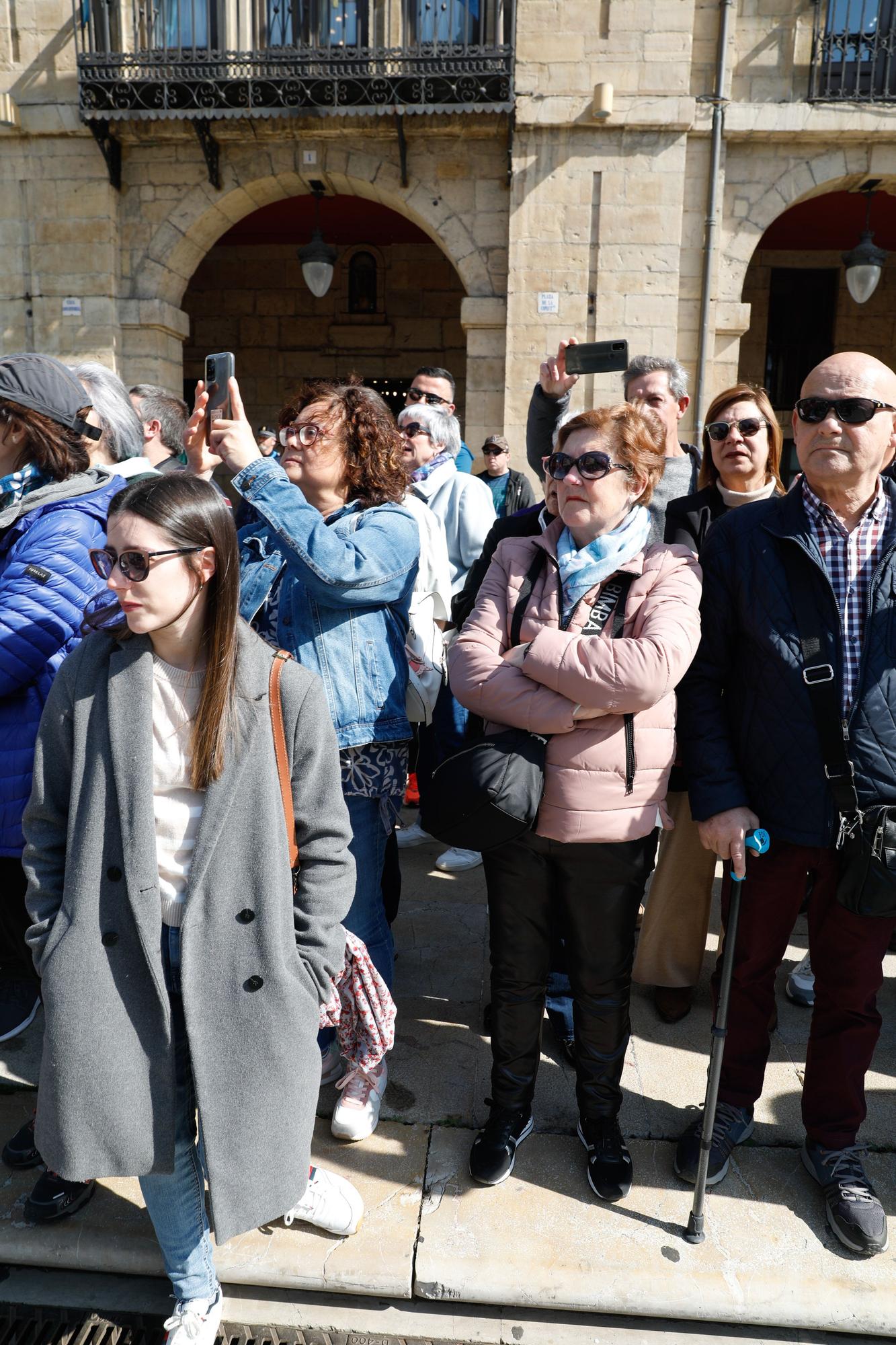 EN IMÁGENES: La tamborrada del Viernes Santo en Avilés