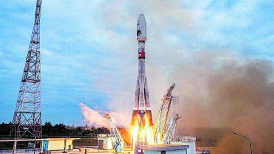 Despegue del cohete, ayer, en el cosmódromo de Vostochni.   | // EFE