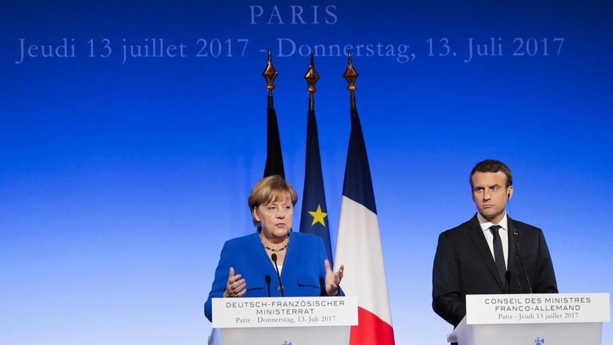 La cancillera alemana Angela Merkel y el presidente de Francia Emmanuel Macron.