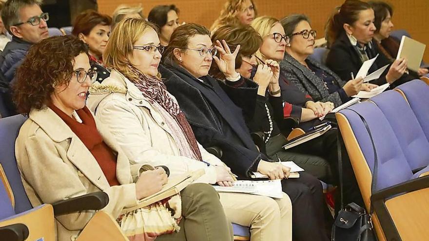 Momento de la recepción de los profesionales sanitarios que ayer comenzaron a definir el modelo de primaria.