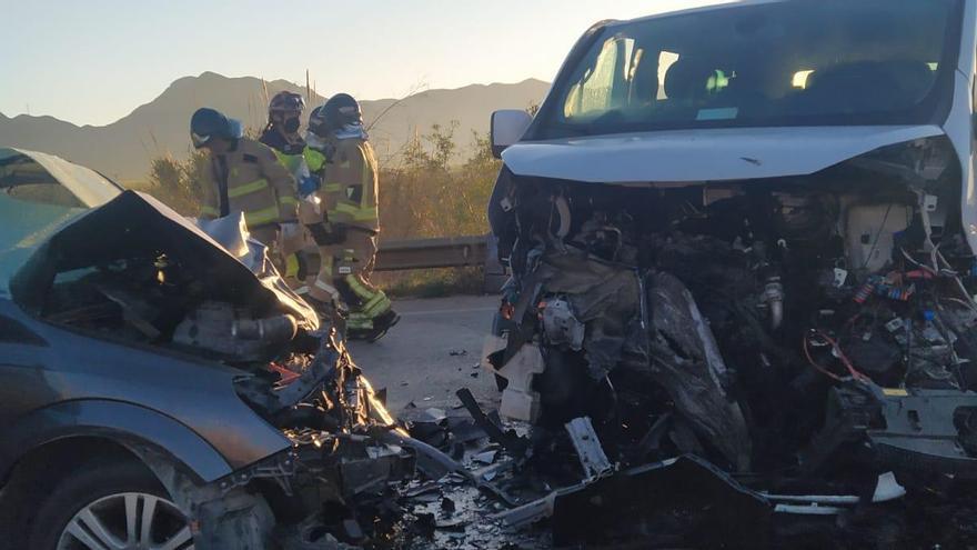 Seis heridos tras chocar un coche contra una furgoneta en Calasparra