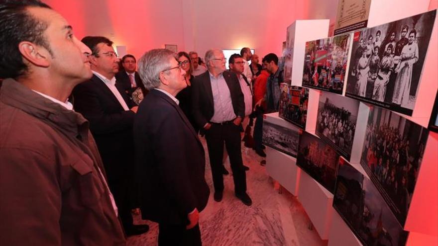 Una muestra conmemora los 140 años del PSOE