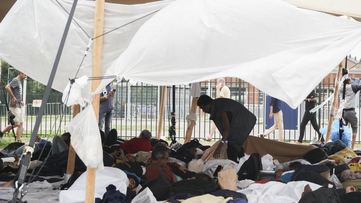 Evacuan un centro de refugiados en Países Bajos por situación de higiene.