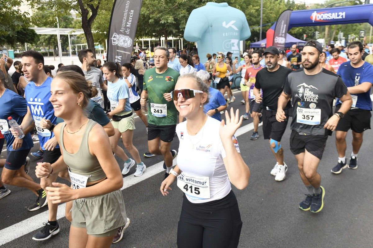 La carrera y marcha Solidaria Asteamur, en imágenes
